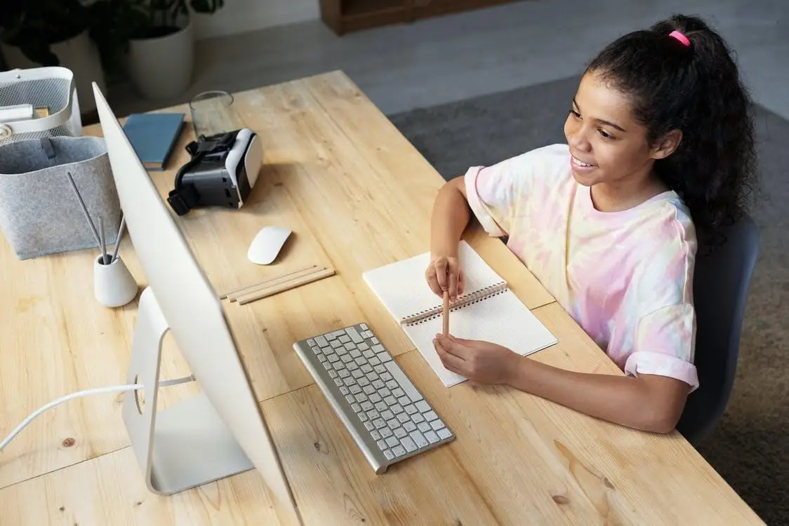 Girl learning in front of a computer