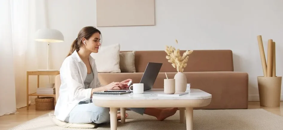 A woman taking Hebrew online lessons