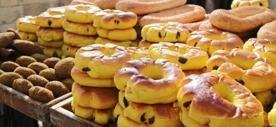 Bagel shaped sfenj bread