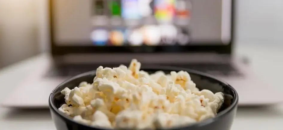 Popcorn-in-front-of-a-laptop-with-movie-selections