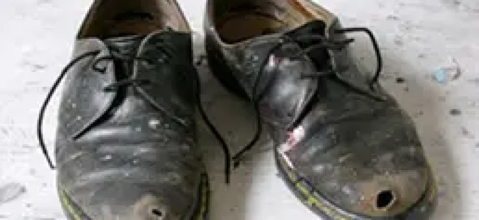 crown-made-of-tattered-shoes