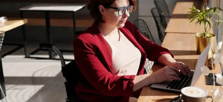 woman learning online on laptop sitting in a cafe